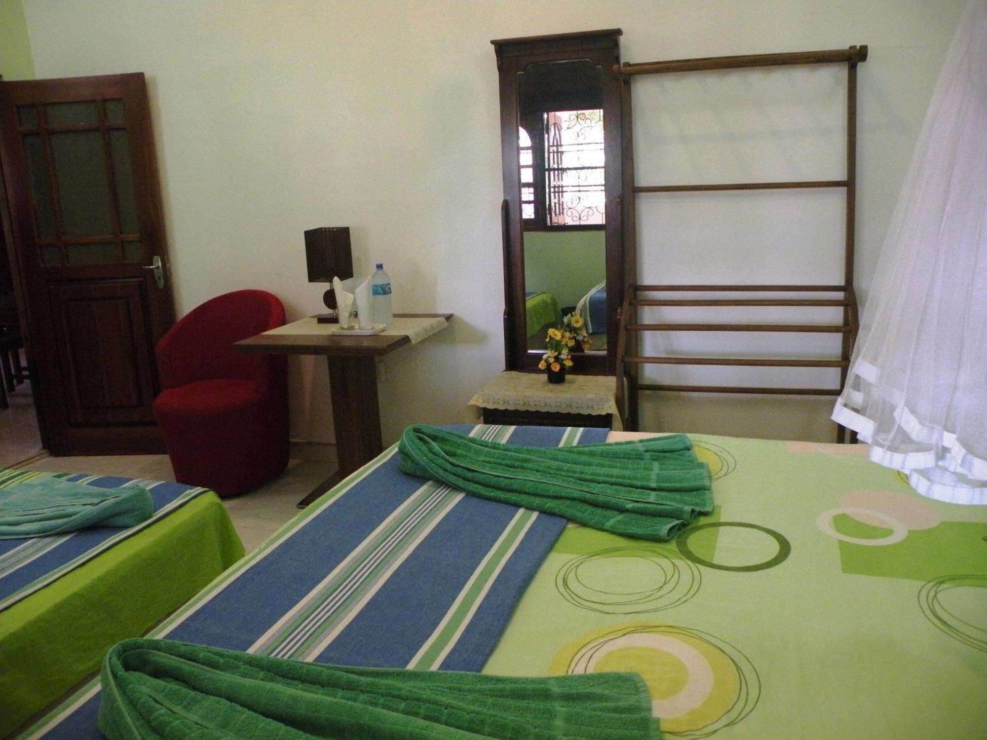 Henderson Airport Residence Negombo Quarto foto