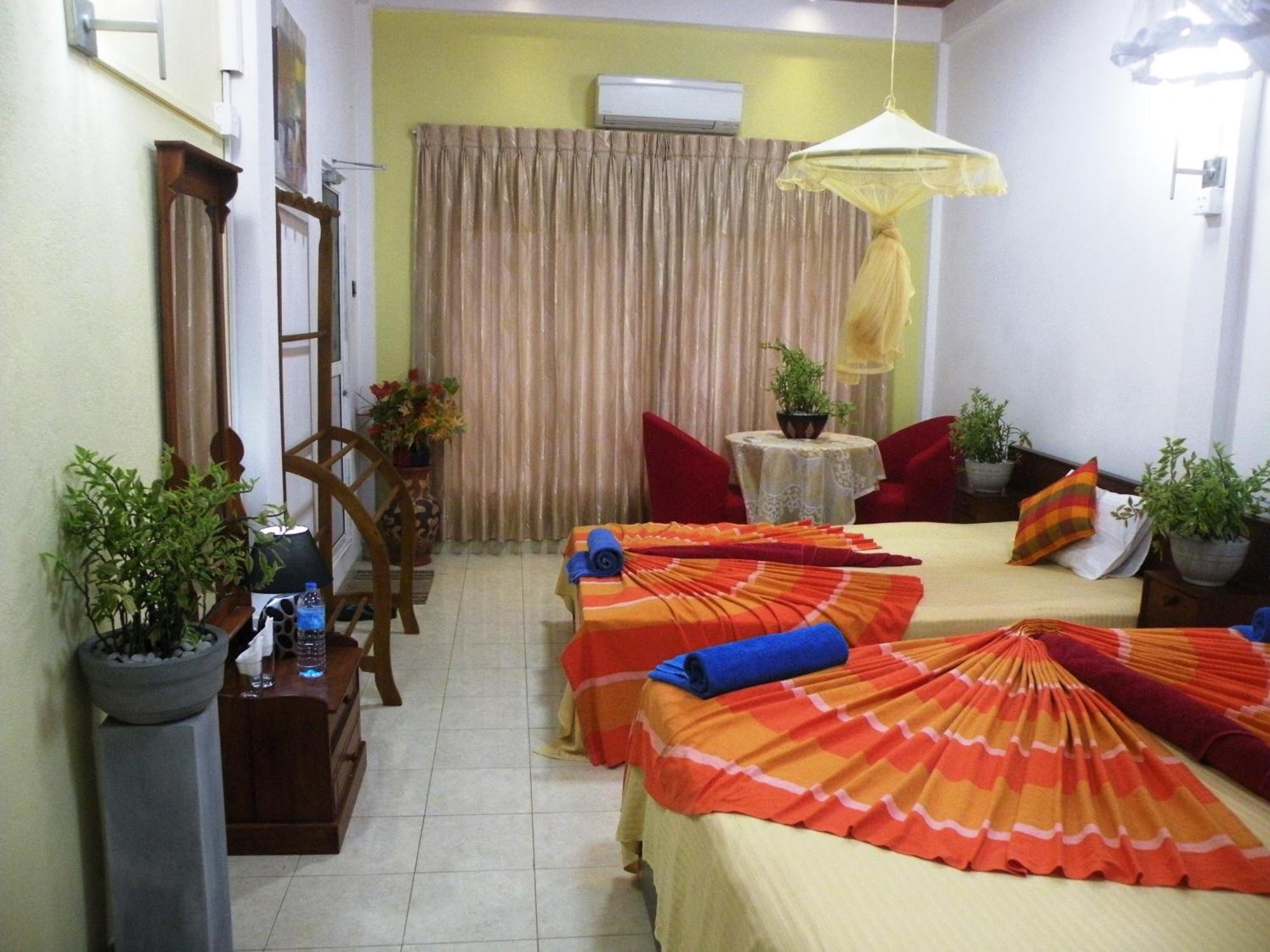 Henderson Airport Residence Negombo Quarto foto